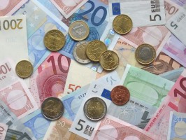 Euro_coins_and_banknotes-800x600