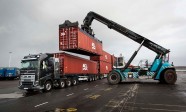 Volvo_Trucks_vs_750_Tonnes_1_lowres