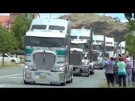 massive-truck-convoy-in-canberra-australia-571da32801bce