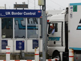 border-control-lorry-uk